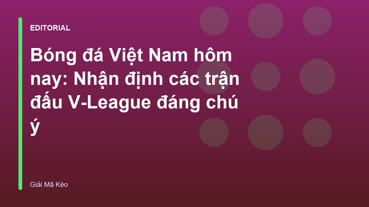 Cầu thủ bóng đá Việt Nam đang thi đấu trên sân cỏ